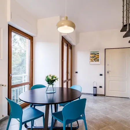 Guesthost - Cozy In Colonna San Marco With View Apartamento Siena