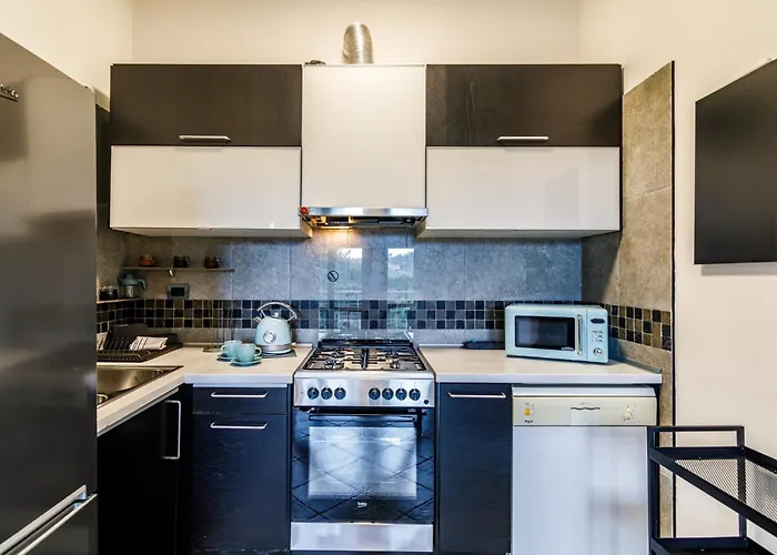 Guesthost - Cozy In Colonna San Marco With View