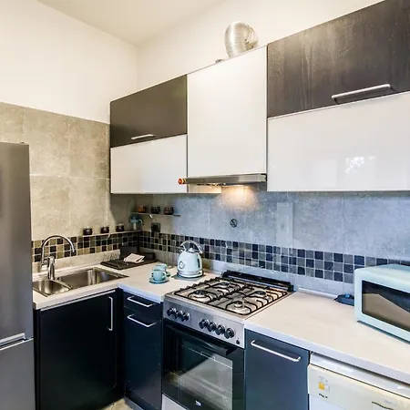 Apartment Guesthost - Cozy In Colonna San Marco With View