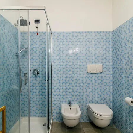 Guesthost - Cozy In Colonna San Marco With View شقة