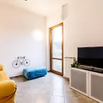 Guesthost - Cozy In Colonna San Marco With View Siena